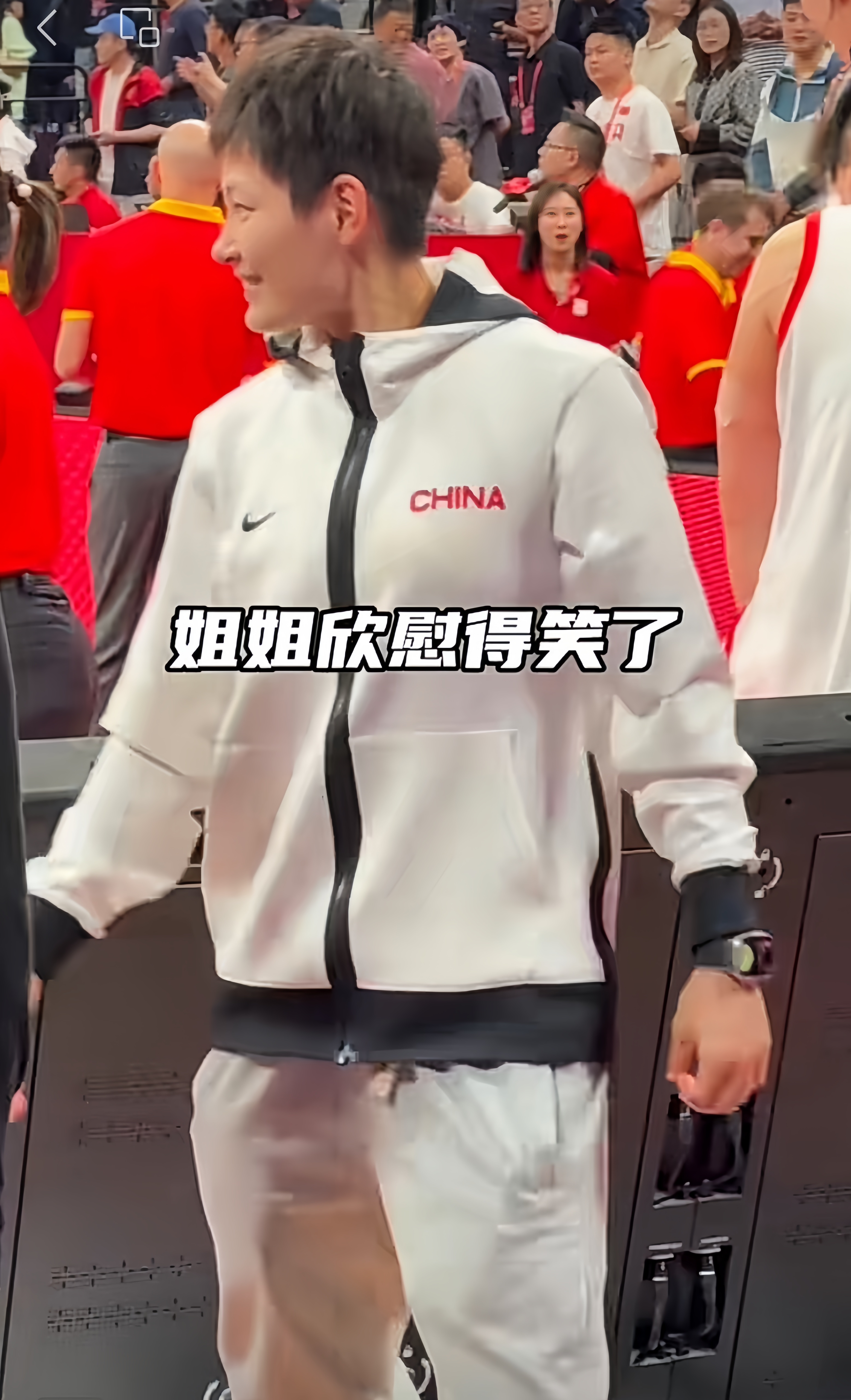 姐妹连线！杨力维杨舒予合砍25分老将发力助队大胜(杨力维杨舒予合照)