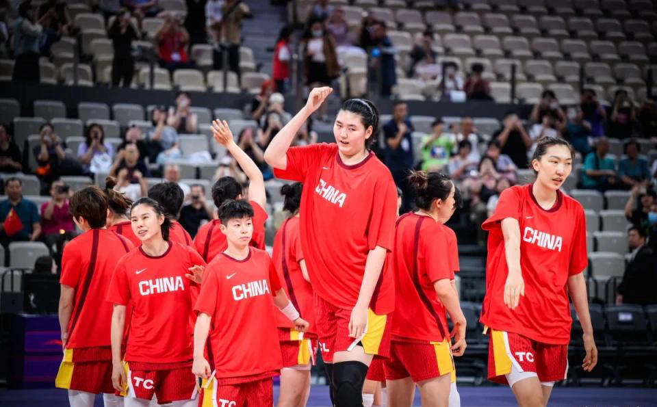 女篮亚洲杯决赛：澳大利亚半场54-43领先日本，田中心19分(女篮亚洲杯篮球决赛)